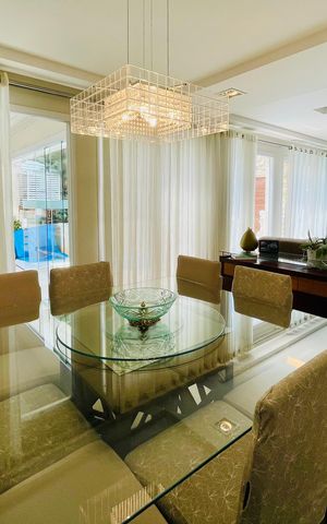 Casa de condomínio à venda com 247m², 3 quartos e 4 vagas Casa de condomínio à venda com 247m², 3 quartos e 4 vagasSala de Jantar