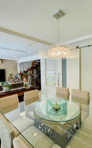 Casa de condomínio à venda com 247m², 3 quartos e 4 vagas Casa de condomínio à venda com 247m², 3 quartos e 4 vagasSala de Jantar