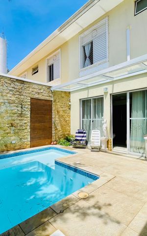 Casa de condomínio à venda com 247m², 3 quartos e 4 vagas Casa de condomínio à venda com 247m², 3 quartos e 4 vagasPiscina