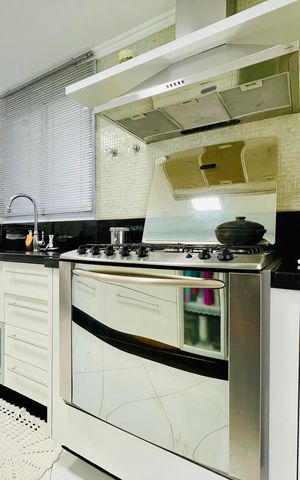 Casa de condomínio à venda com 247m², 3 quartos e 4 vagas Casa de condomínio à venda com 247m², 3 quartos e 4 vagasCozinha