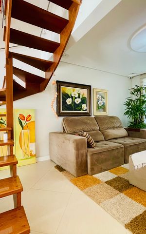 Casa de condomínio à venda com 247m², 3 quartos e 4 vagas Casa de condomínio à venda com 247m², 3 quartos e 4 vagasSala