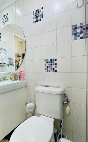 Casa de condomínio à venda com 247m², 3 quartos e 4 vagas Casa de condomínio à venda com 247m², 3 quartos e 4 vagasBanheiro 2