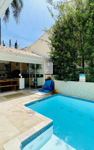 Casa de condomínio à venda com 247m², 3 quartos e 4 vagas Casa de condomínio à venda com 247m², 3 quartos e 4 vagasPiscina