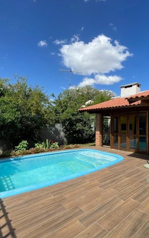 Casa à venda com 246m², 3 quartos e 3 vagas Casa à venda com 246m², 3 quartos e 3 vagasPiscina