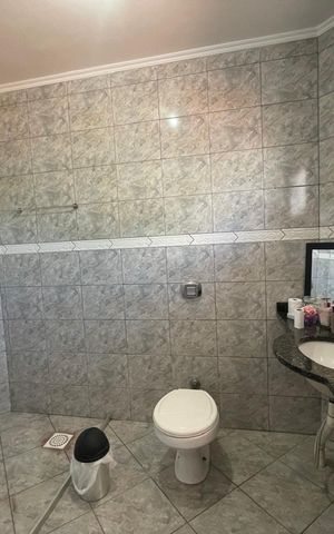 Casa à venda com 246m², 3 quartos e 3 vagas Casa à venda com 246m², 3 quartos e 3 vagasBanheiro 2