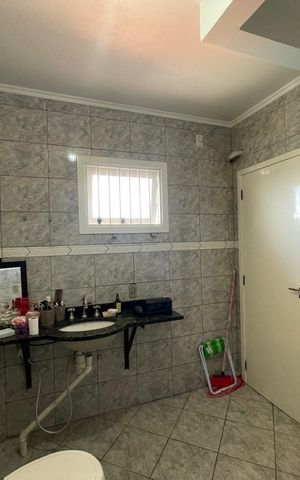 Casa à venda com 246m², 3 quartos e 3 vagas Casa à venda com 246m², 3 quartos e 3 vagasBanheiro 2