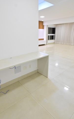 Apartamento para alugar com 215m², 4 quartos e 3 vagas Apartamento para alugar com 215m², 4 quartos e 3 vagasSala