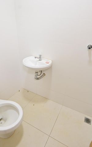 Apartamento para alugar com 215m², 4 quartos e 3 vagas Apartamento para alugar com 215m², 4 quartos e 3 vagasBanheiro de Serviço