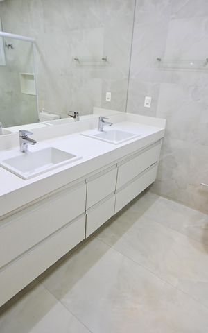Apartamento para alugar com 215m², 4 quartos e 3 vagas Apartamento para alugar com 215m², 4 quartos e 3 vagasBanheiro da Suíte 4