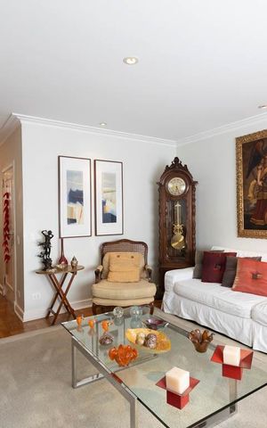 Apartamento à venda com 156m², 3 quartos e 1 vaga Apartamento à venda com 156m², 3 quartos e 1 vagaSala