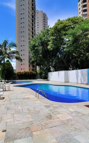 Apartamento à venda com 280m², 4 quartos e 3 vagasÁrea comum - Piscina