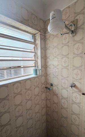 Casa à venda com 242m², 5 quartos e 4 vagas Casa à venda com 242m², 5 quartos e 4 vagasBanheiro
