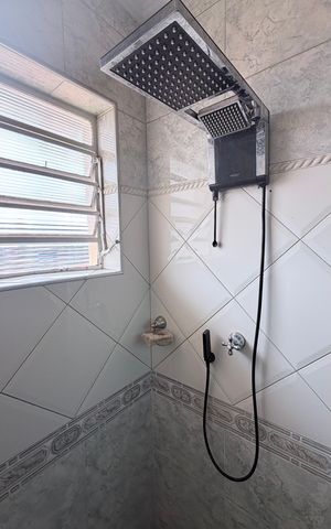 Casa à venda com 242m², 5 quartos e 4 vagas Casa à venda com 242m², 5 quartos e 4 vagasBanheiro da Suíte