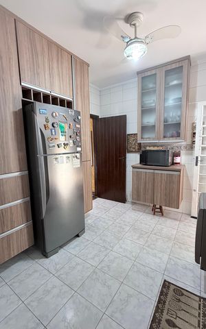 Casa à venda com 242m², 5 quartos e 4 vagas Casa à venda com 242m², 5 quartos e 4 vagasCozinha