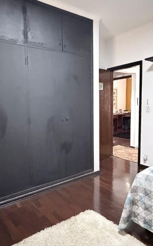 Casa à venda com 242m², 5 quartos e 4 vagas Casa à venda com 242m², 5 quartos e 4 vagasQuarto 2