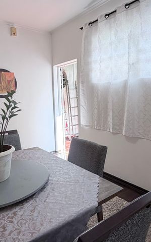 Casa à venda com 242m², 5 quartos e 4 vagas Casa à venda com 242m², 5 quartos e 4 vagasSala de Jantar