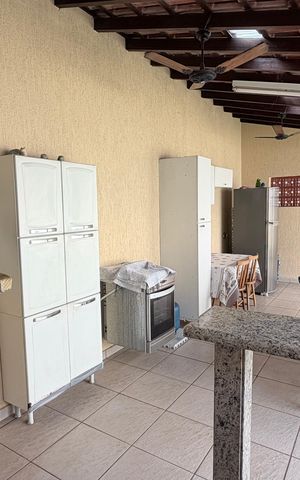Casa à venda com 242m², 5 quartos e 4 vagas Casa à venda com 242m², 5 quartos e 4 vagasChurrasqueira