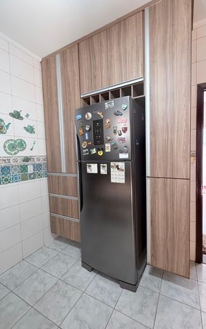 Casa à venda com 242m², 5 quartos e 4 vagas Casa à venda com 242m², 5 quartos e 4 vagasCozinha