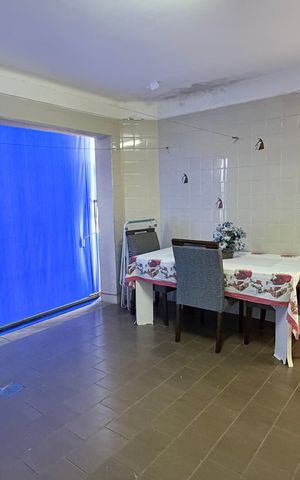 Casa à venda com 242m², 5 quartos e 4 vagas Casa à venda com 242m², 5 quartos e 4 vagasÁrea de Serviço