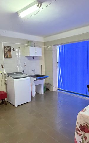 Casa à venda com 242m², 5 quartos e 4 vagas Casa à venda com 242m², 5 quartos e 4 vagasÁrea de Serviço
