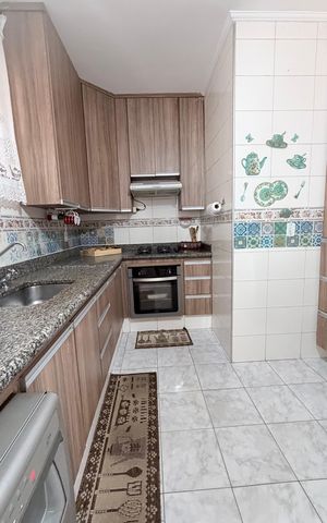 Casa à venda com 242m², 5 quartos e 4 vagas Casa à venda com 242m², 5 quartos e 4 vagasCozinha