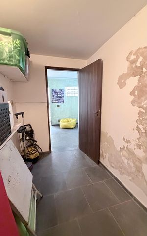 Casa à venda com 242m², 5 quartos e 4 vagas Casa à venda com 242m², 5 quartos e 4 vagasDepósito