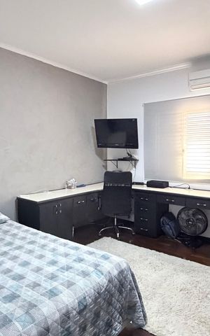 Casa à venda com 242m², 5 quartos e 4 vagas Casa à venda com 242m², 5 quartos e 4 vagasQuarto 2