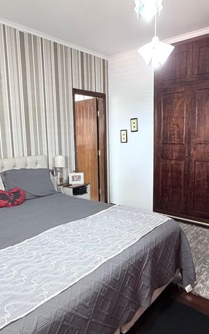 Casa à venda com 242m², 5 quartos e 4 vagas Casa à venda com 242m², 5 quartos e 4 vagasSuíte