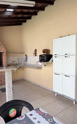 Casa à venda com 242m², 5 quartos e 4 vagas Casa à venda com 242m², 5 quartos e 4 vagasChurrasqueira