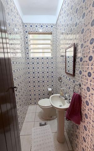 Casa à venda com 242m², 5 quartos e 4 vagas Casa à venda com 242m², 5 quartos e 4 vagasLavabo