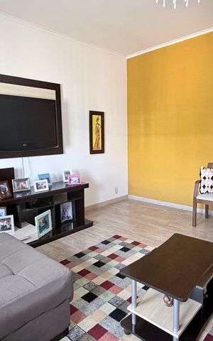 Casa à venda com 242m², 5 quartos e 4 vagas Casa à venda com 242m², 5 quartos e 4 vagasSala