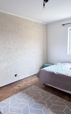 Casa à venda com 242m², 5 quartos e 4 vagas Casa à venda com 242m², 5 quartos e 4 vagasQuarto 4