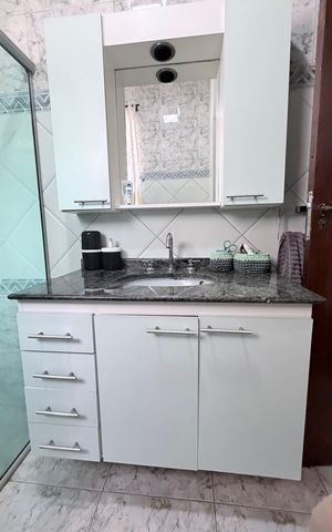 Casa à venda com 242m², 5 quartos e 4 vagas Casa à venda com 242m², 5 quartos e 4 vagasBanheiro