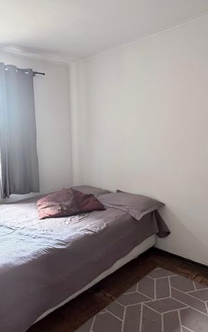 Casa à venda com 242m², 5 quartos e 4 vagas Casa à venda com 242m², 5 quartos e 4 vagasQuarto 4