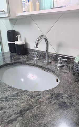 Casa à venda com 242m², 5 quartos e 4 vagas Casa à venda com 242m², 5 quartos e 4 vagasBanheiro