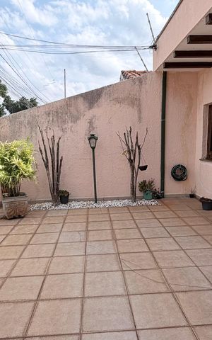 Casa à venda com 242m², 5 quartos e 4 vagas Casa à venda com 242m², 5 quartos e 4 vagasGaragem