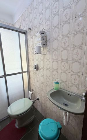 Casa à venda com 242m², 5 quartos e 4 vagas Casa à venda com 242m², 5 quartos e 4 vagasBanheiro