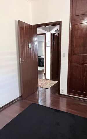 Casa à venda com 242m², 5 quartos e 4 vagas Casa à venda com 242m², 5 quartos e 4 vagasQuarto 3
