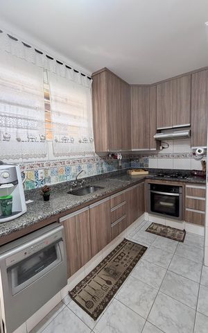 Casa à venda com 242m², 5 quartos e 4 vagas Casa à venda com 242m², 5 quartos e 4 vagasCozinha