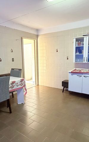 Casa à venda com 242m², 5 quartos e 4 vagas Casa à venda com 242m², 5 quartos e 4 vagasÁrea de Serviço