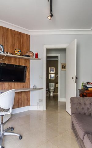 Apartamento à venda com 169m², 4 quartos e 2 vagas Apartamento à venda com 169m², 4 quartos e 2 vagasEscritório