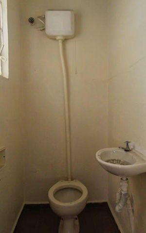 Casa à venda com 300m², 6 quartos e 2 vagasBanheiro de Serviço