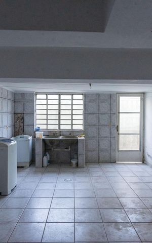 Casa à venda com 396m², 3 quartos e 3 vagas Casa à venda com 396m², 3 quartos e 3 vagasÁrea de Serviço