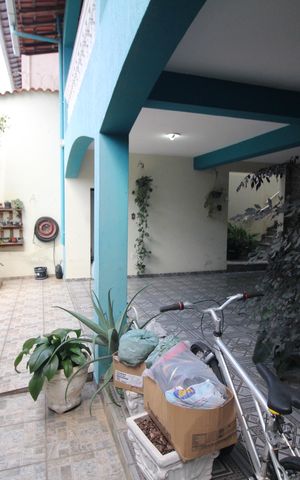 Casa à venda com 273m², 4 quartos e 4 vagasGaragem