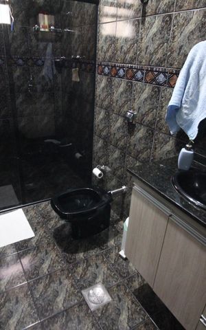 Casa à venda com 273m², 4 quartos e 4 vagasBanheiro Social