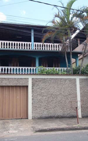Casa à venda com 273m², 4 quartos e 4 vagasFachada