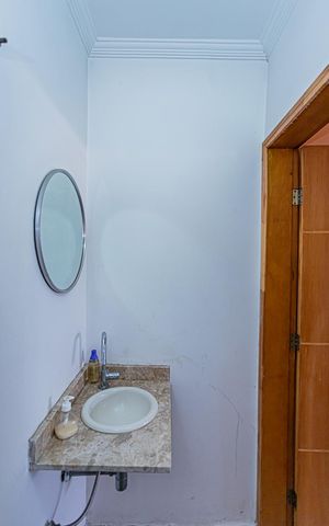Casa à venda com 270m², 5 quartos e 3 vagas Casa à venda com 270m², 5 quartos e 3 vagasLavabo - garagem