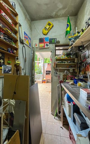Casa à venda com 305m², 4 quartos e 2 vagas Casa à venda com 305m², 4 quartos e 2 vagasDepósito