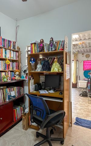 Casa à venda com 305m², 4 quartos e 2 vagas Casa à venda com 305m², 4 quartos e 2 vagasOffice
