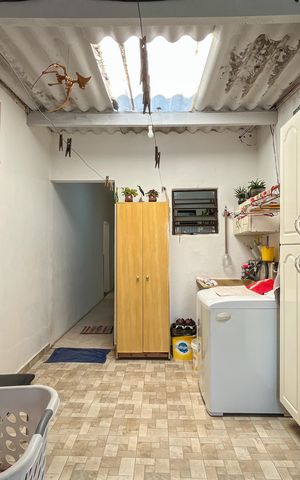 Casa à venda com 305m², 4 quartos e 2 vagas Casa à venda com 305m², 4 quartos e 2 vagasÁrea de Serviço